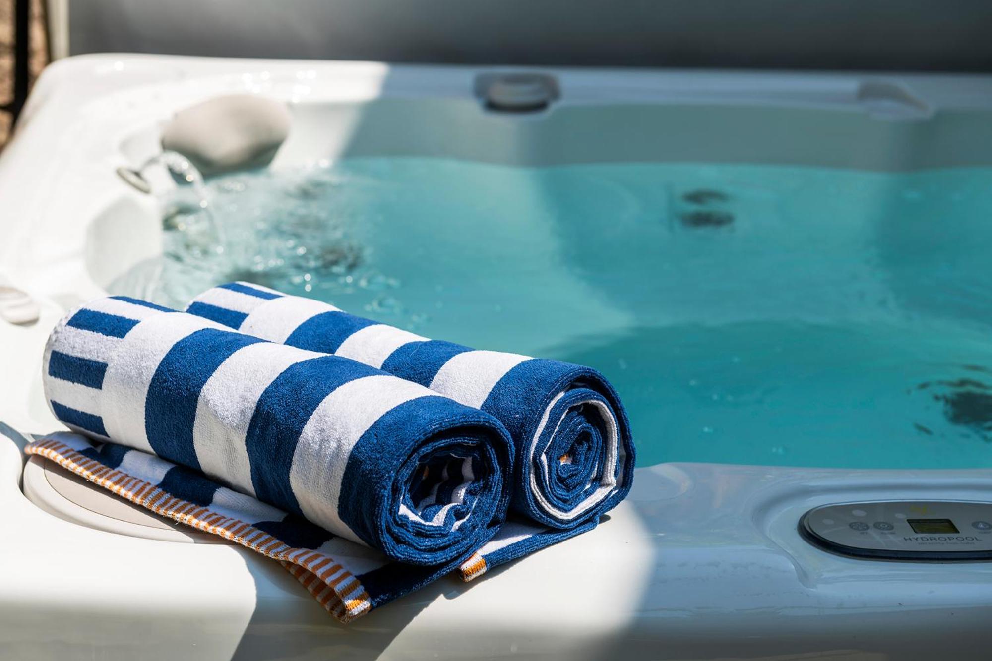 The Coachhouse - Cottage With Private Hot Tub Колвін-Бей Екстер'єр фото