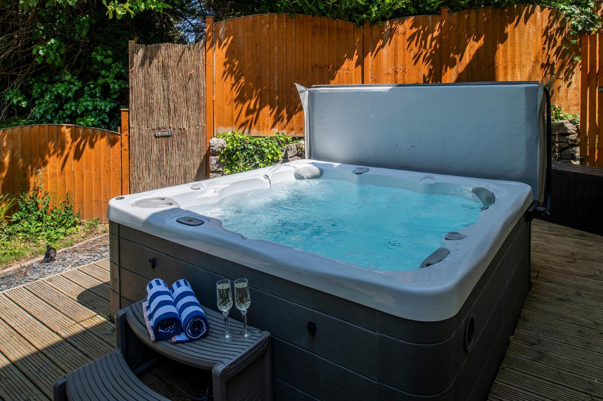 The Coachhouse - Cottage With Private Hot Tub Колвін-Бей Екстер'єр фото